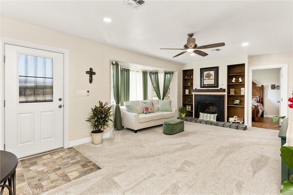 193 N Maple Avenue Property Photo 3