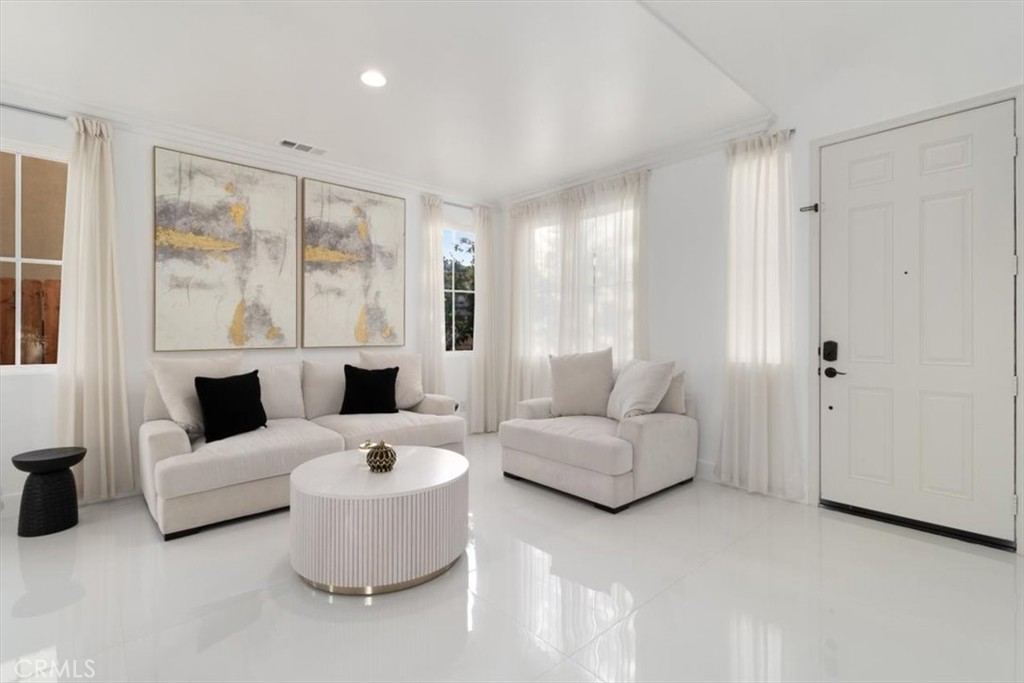 27569 Bottle Brush Property Photo 8