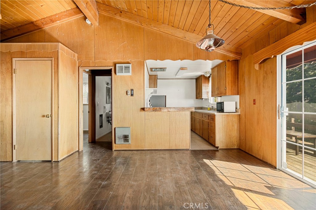 30509 Live Oak Property Photo 8