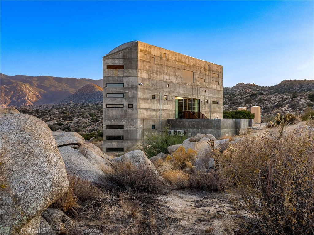 60240 Juniper Property Photo 4
