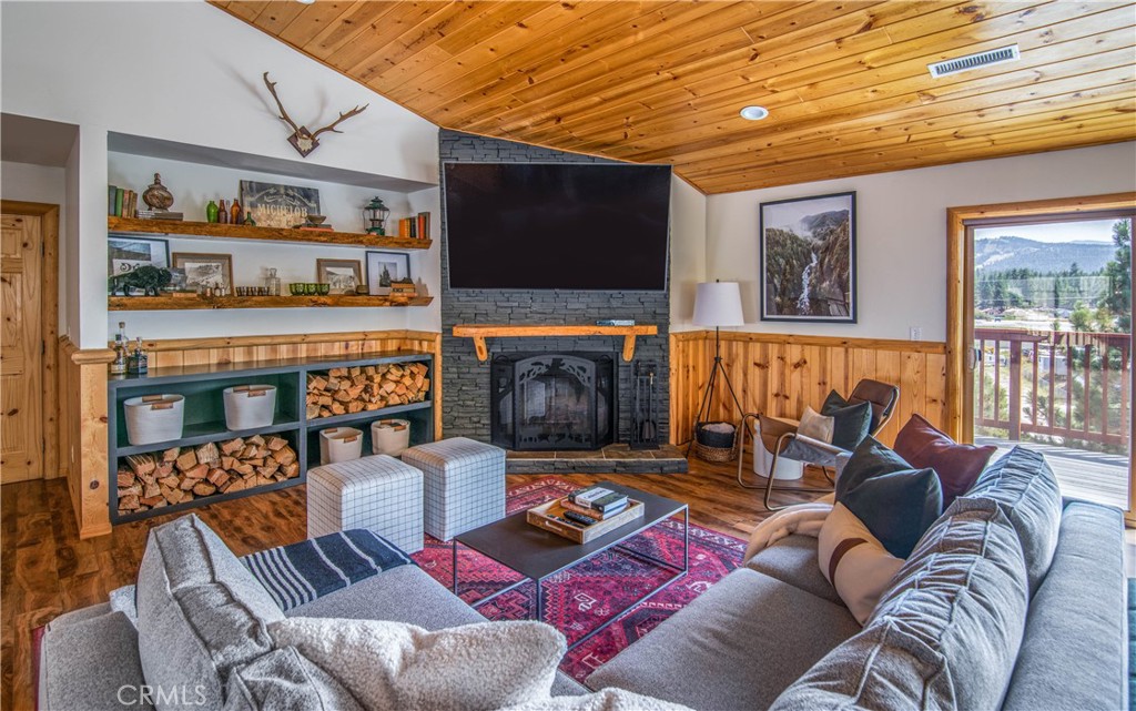 1002 White Mountain Property Photo 3