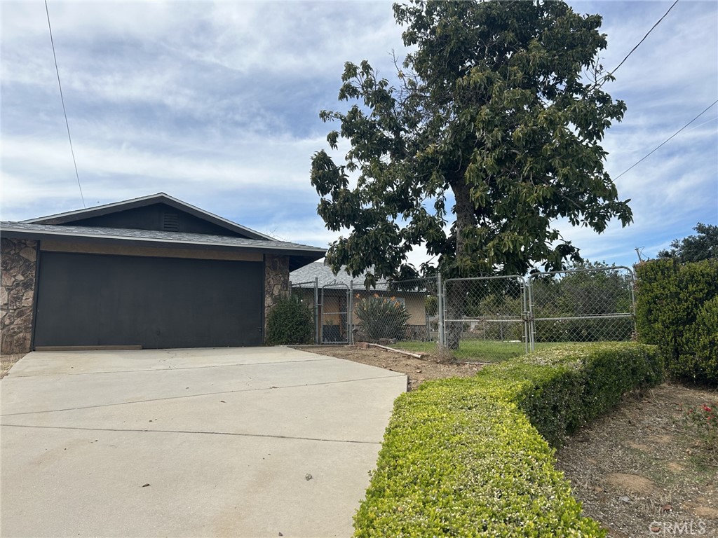 12146 La Cadena Property Photo 4