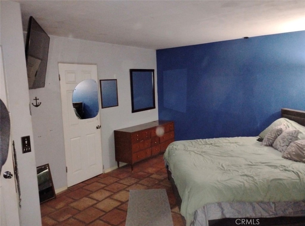 591 W 3rd Property Photo 3
