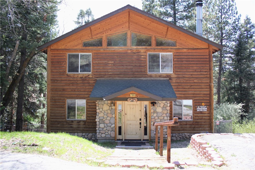 788 Silver Tip Property Photo 1