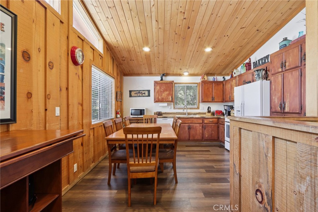 788 Silver Tip Property Photo 11