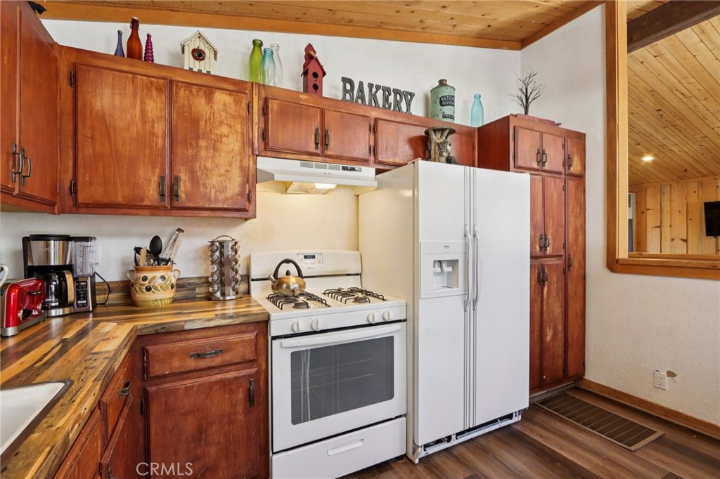 788 Silver Tip Property Photo 15