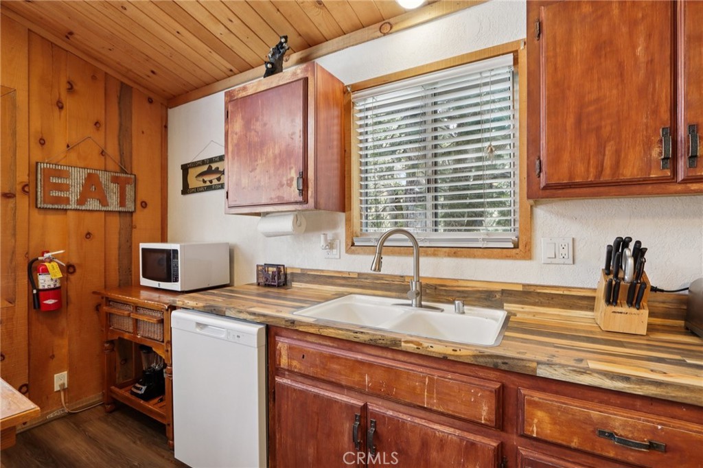 788 Silver Tip Property Photo 16