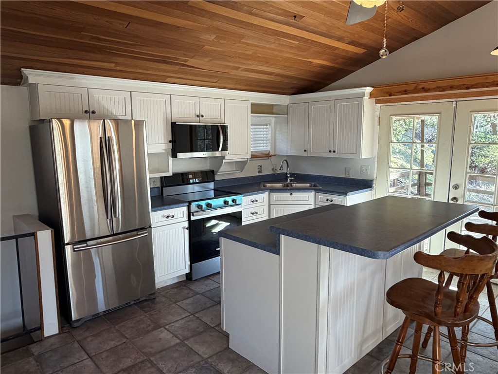 6302 Spruce Property Photo 3