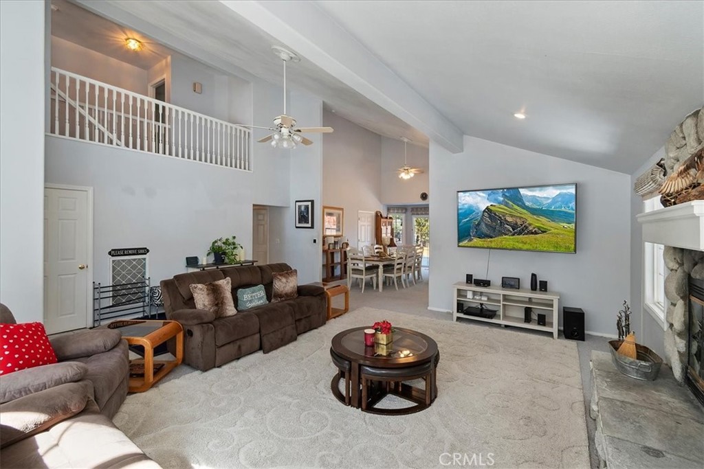 737 E Mountain View Property Photo 4