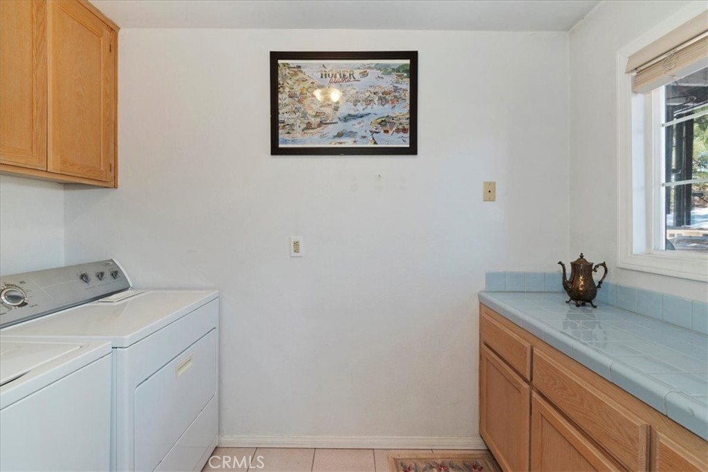 737 E Mountain View Property Photo 9