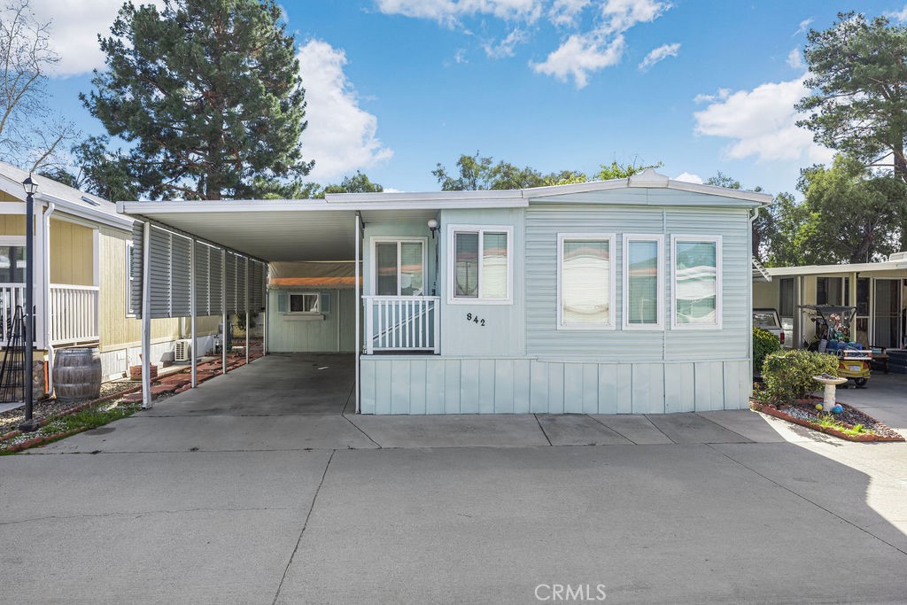 842 Acorn Property Photo 2