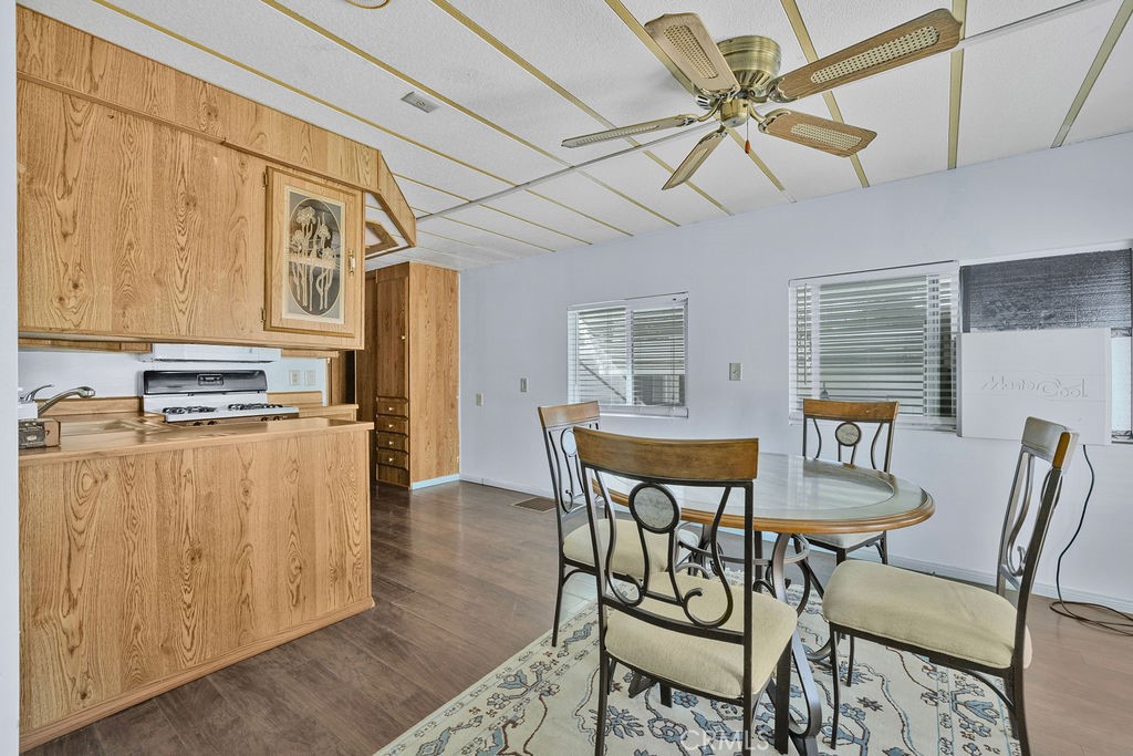 842 Acorn Property Photo 8