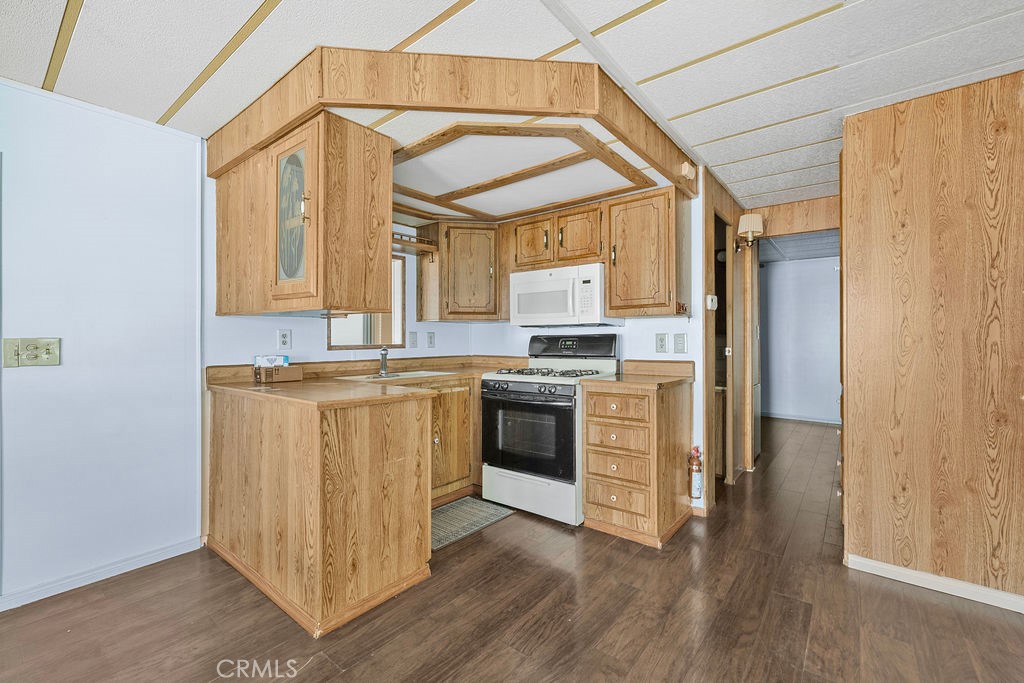 842 Acorn Property Photo 9