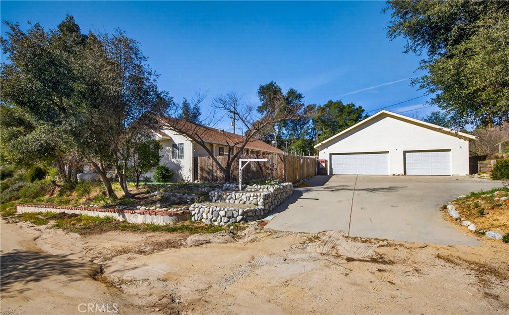 45670 Big Horn Property Photo 1
