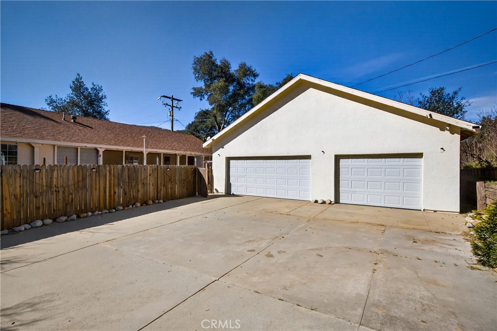 45670 Big Horn Property Photo 2