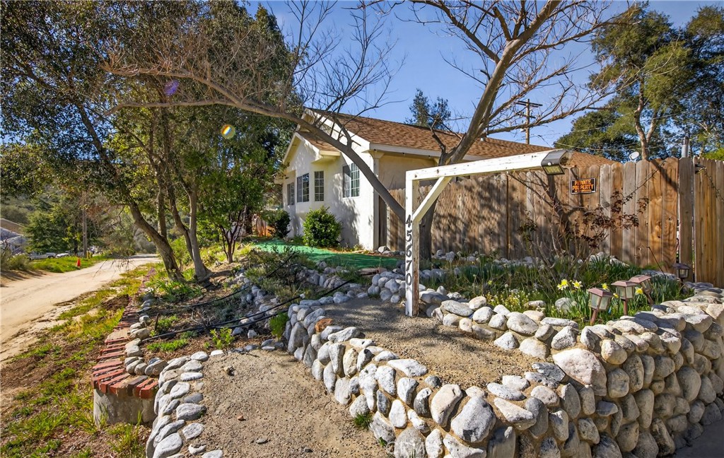 45670 Big Horn Property Photo 3