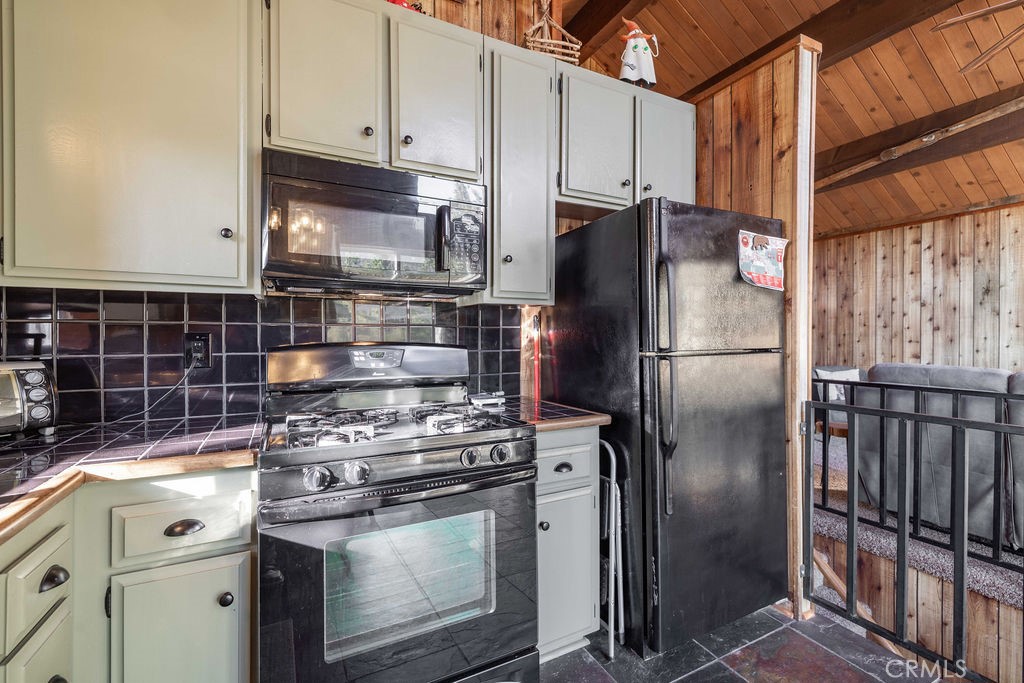 42788 Monterey Property Photo 8