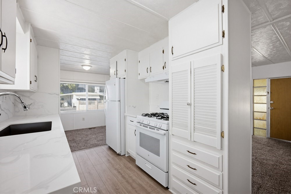 655 E Main Street 9 Property Photo 6