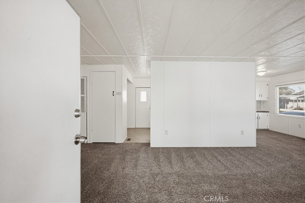 655 E Main Street 9 Property Photo 7