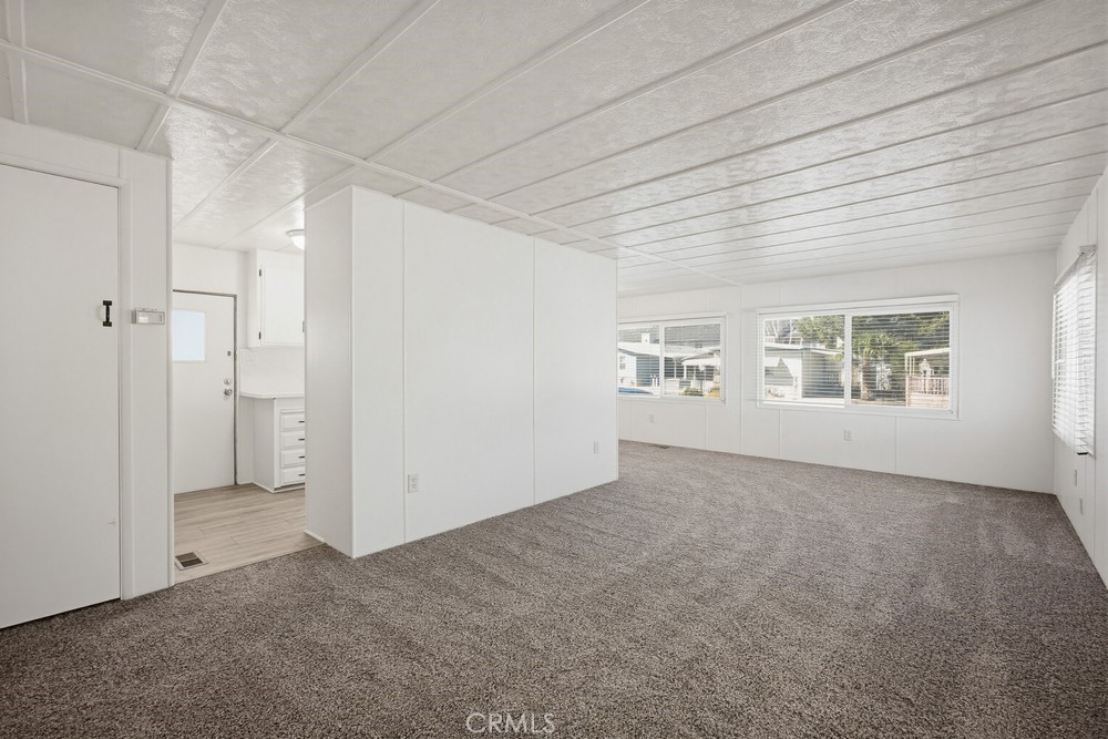 655 E Main Street 9 Property Photo 8