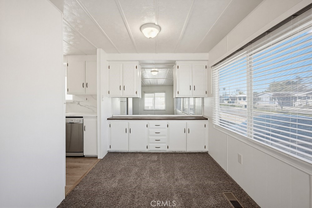 655 E Main Street 9 Property Photo 11