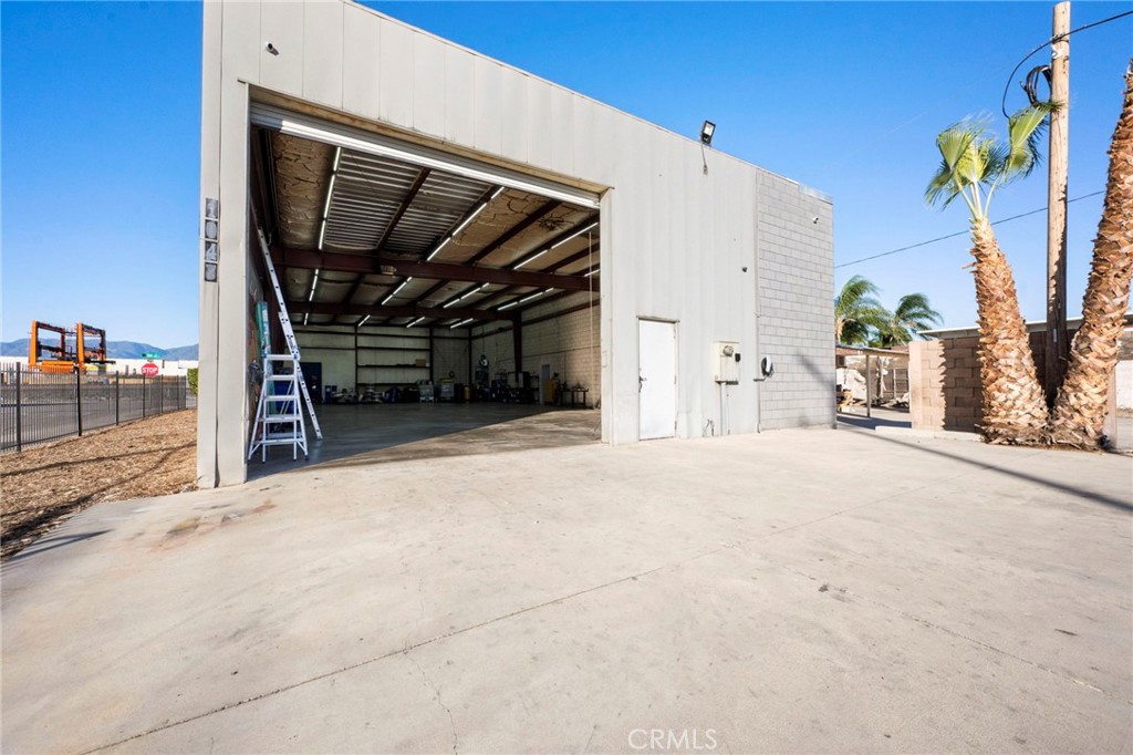 1033 W 3rd Street Property Photo 1