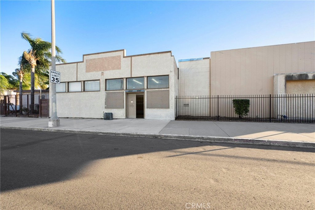 1033 W 3rd Street Property Photo 1