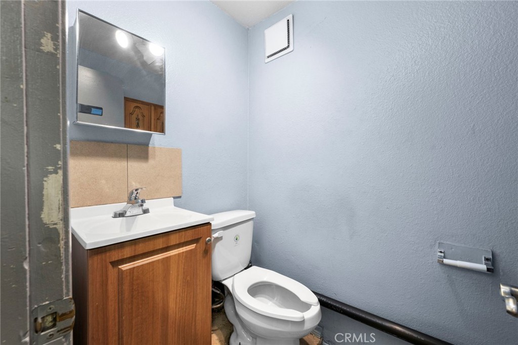 1033 W 3rd Street Property Photo 30