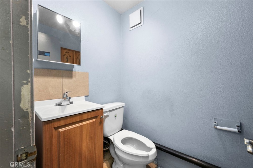 1033 W 3rd Street Property Photo 30