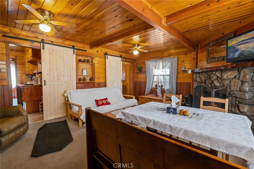 324 Angeles Boulevard Property Photo 3