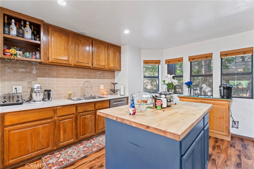 27528 Ashwood Lane Property Photo 3