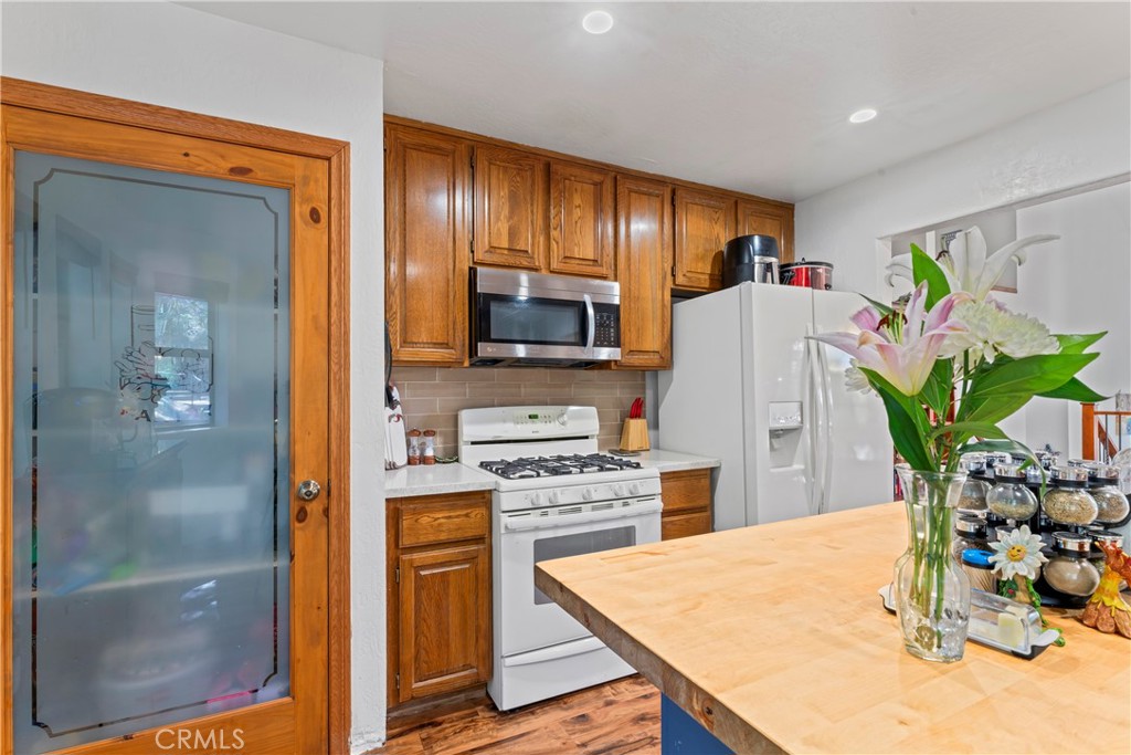 27528 Ashwood Lane Property Photo 4