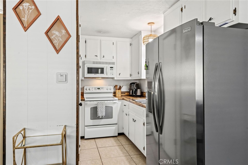 594 Los Angeles Avenue Property Photo 8