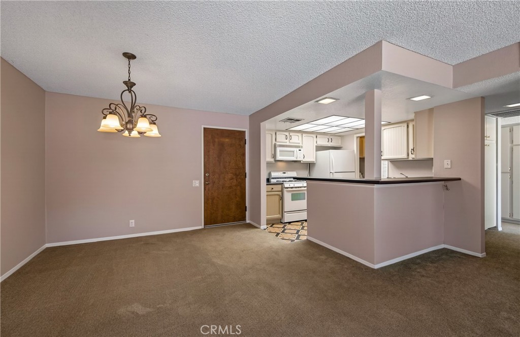 246 E Fern 205 Property Photo 3