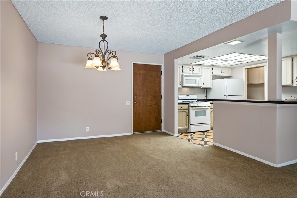 246 E Fern 205 Property Photo 4