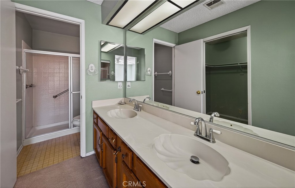 246 E Fern 205 Property Photo 12