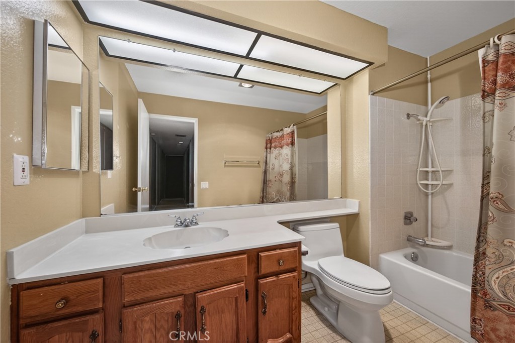 246 E Fern 205 Property Photo 14
