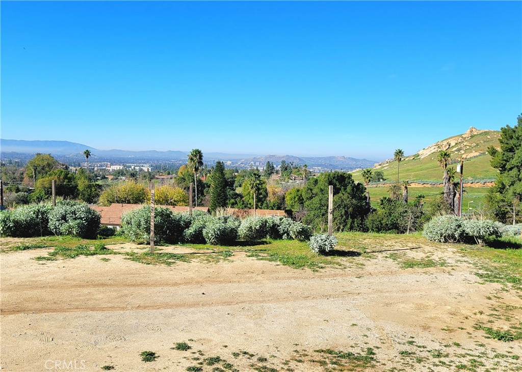2935 Galaxie Heights Road Property Photo 3