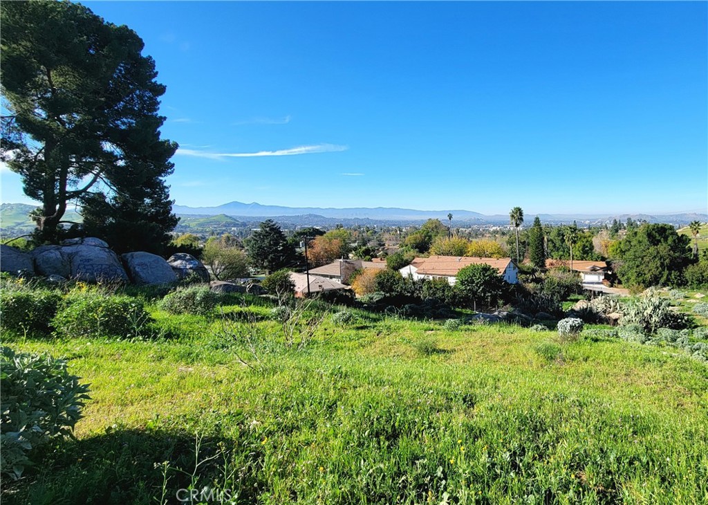 2935 Galaxie Heights Road Property Photo 5