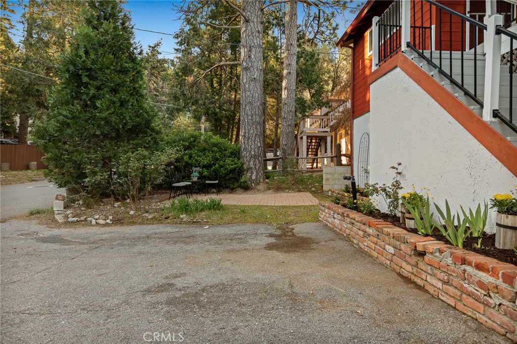720 Rocky Loop Property Photo 7