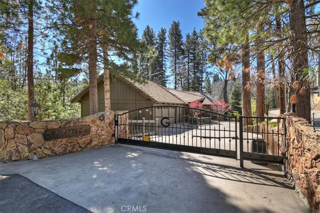 299 Riviera Property Photo 4