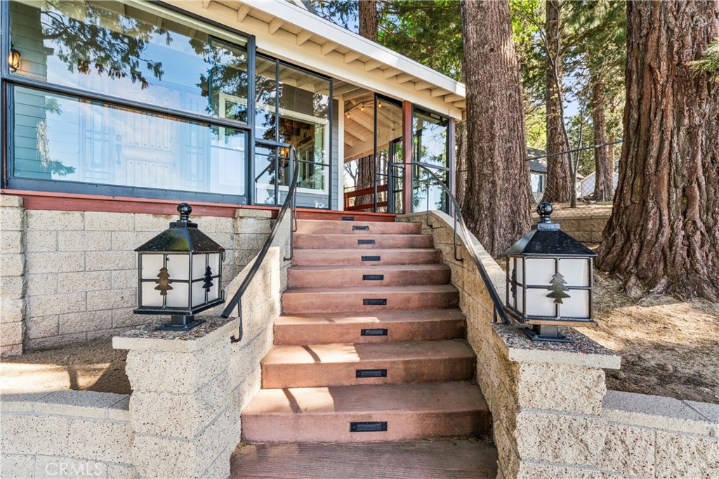 22988 Valley View Property Photo 4