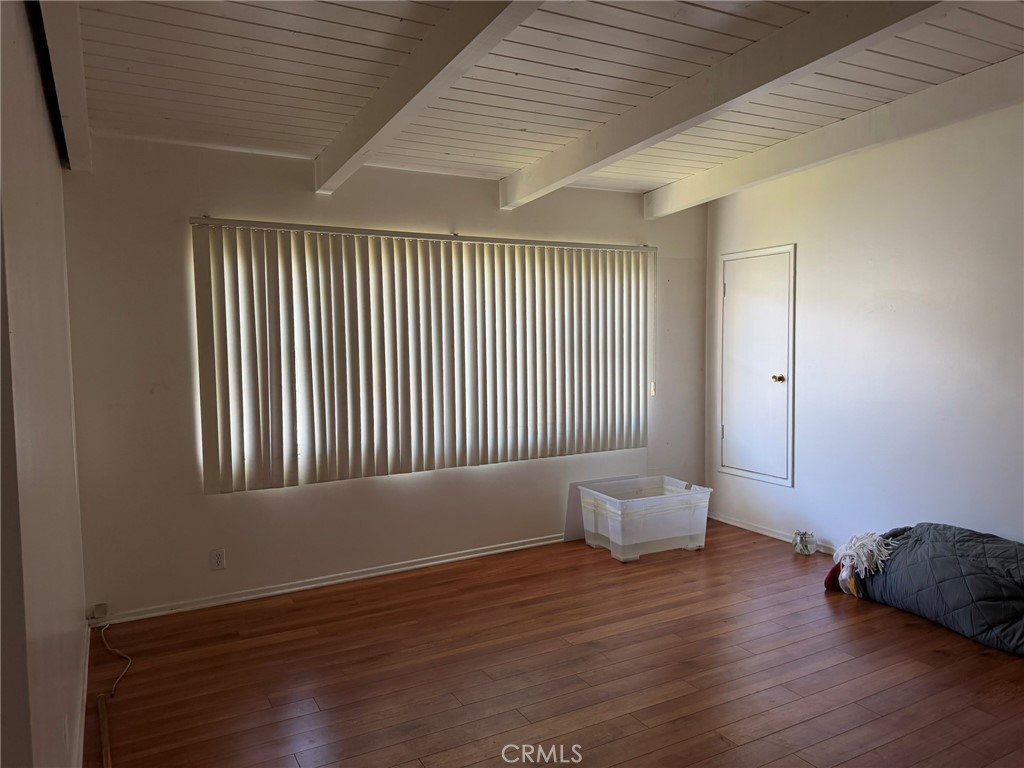 1606 Barry Property Photo 3