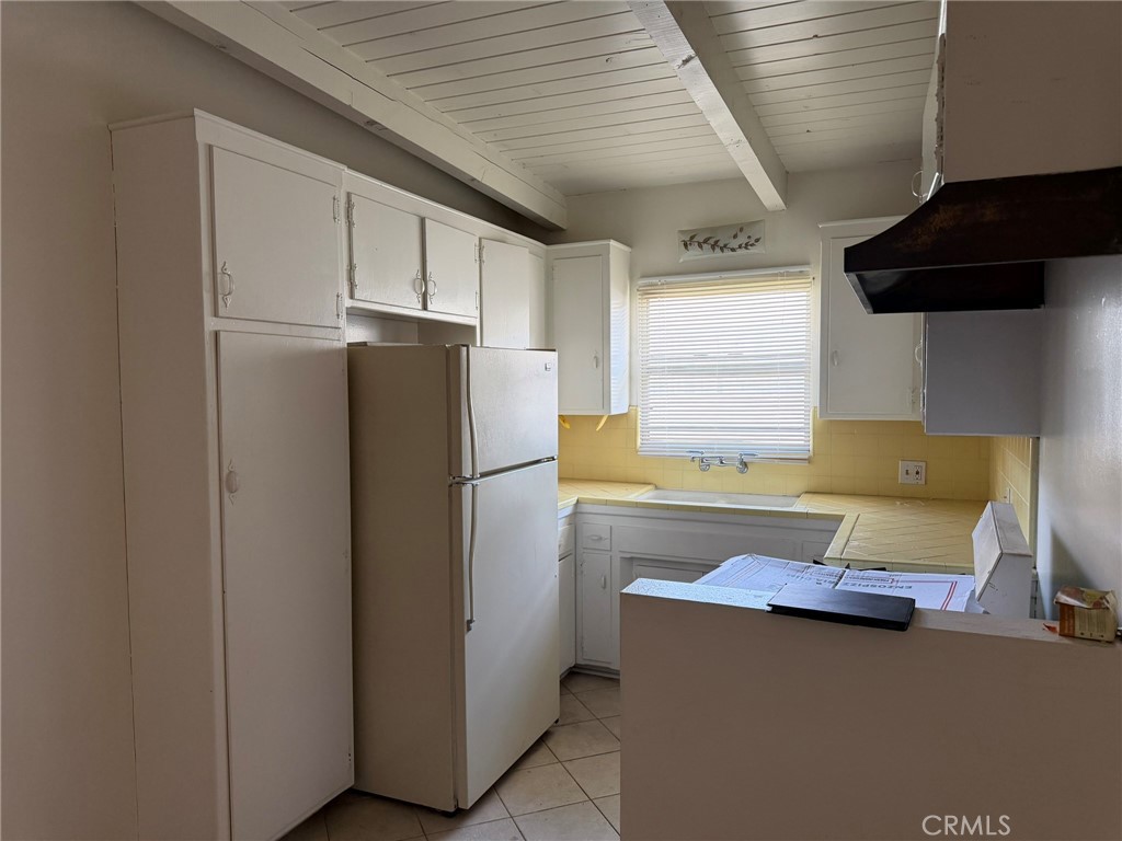 1606 Barry Property Photo 4