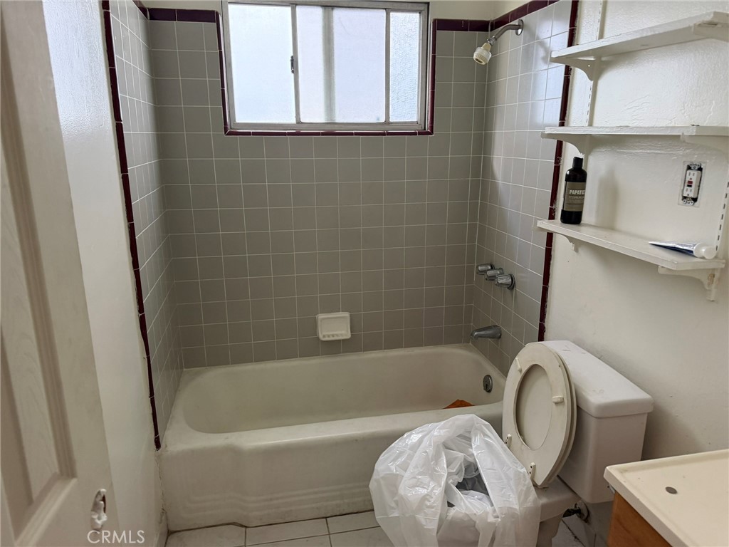 1606 Barry Property Photo 5