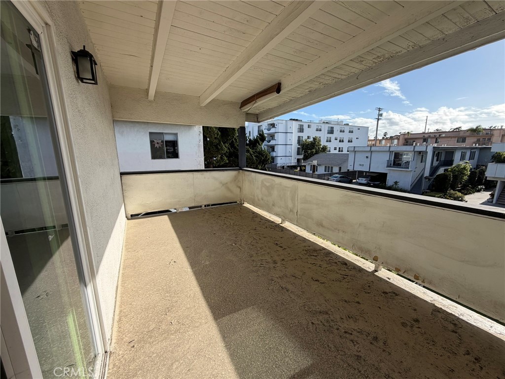 1606 Barry Property Photo 7