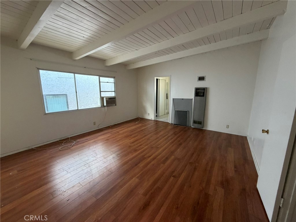 1606 Barry Property Photo 11