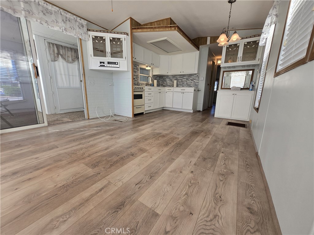 1295 S Cawston 42 Property Photo 4
