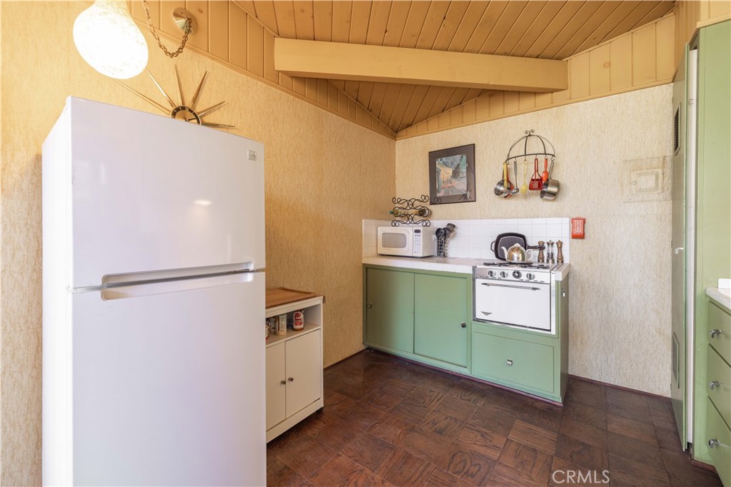 236 Zaca Property Photo 6