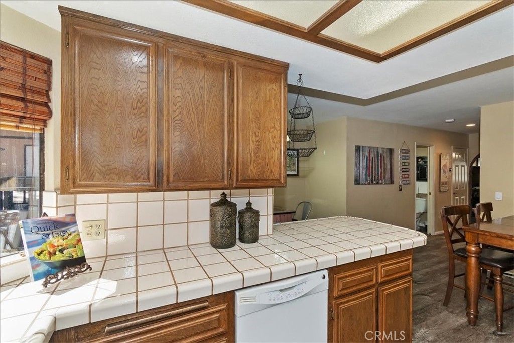 569 Summit Boulevard 6 Property Photo 14